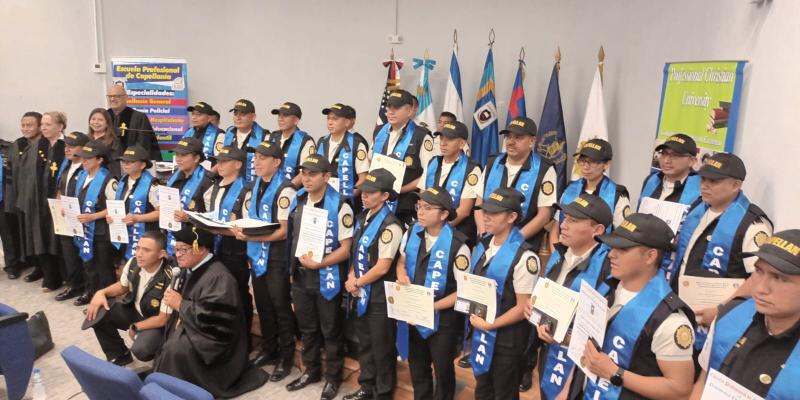 Clausuran novena promoción de capellanía con orientación policial