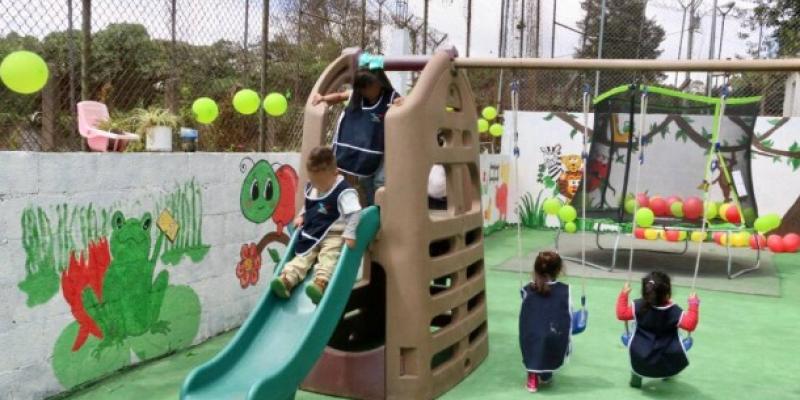 Renuevan patio de hogar comunitario Ovejitas en centro carcelario