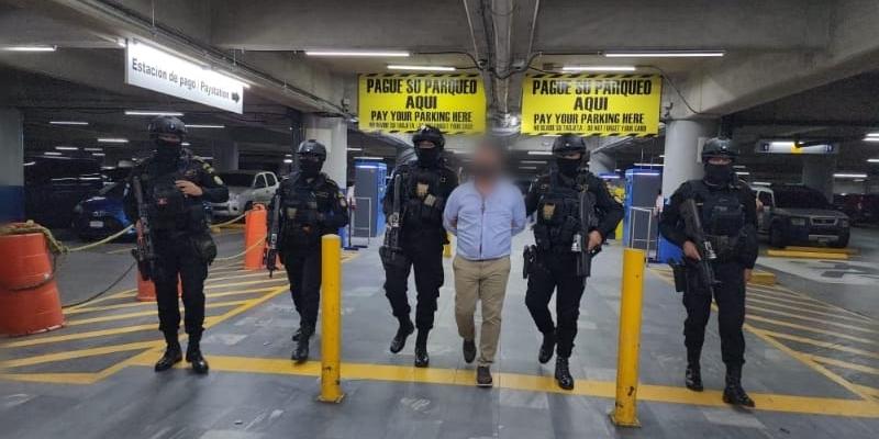 Autoridades detienen en el Aeropuerto La Aurora a extraditable vinculado al narcotráfico