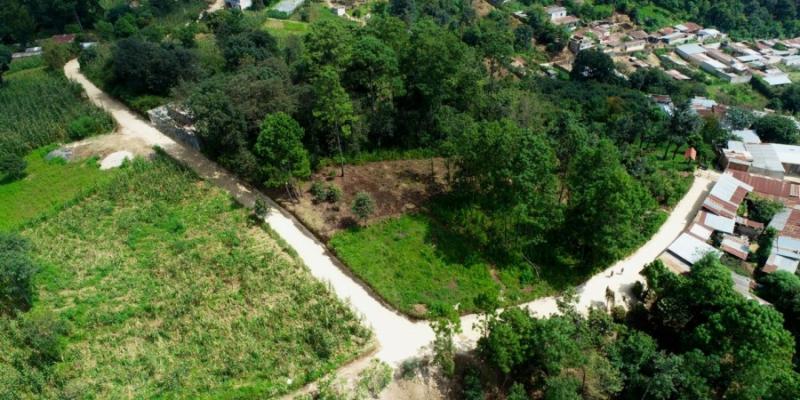 Fodes mejora camino en Comalapa, Chimaltenango