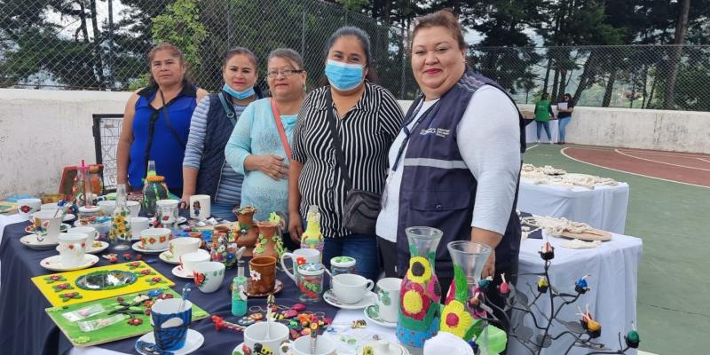 Usuarias de Beca Artesano en Antigua Guatermala, Sacatepéquez