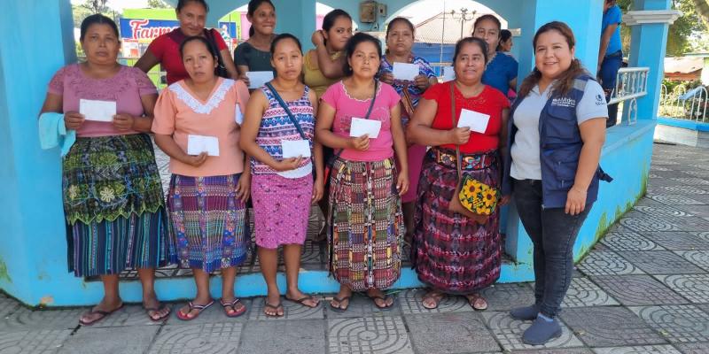 Usuarias de Bono Social en San Miguel Panán, Suchitepéquez