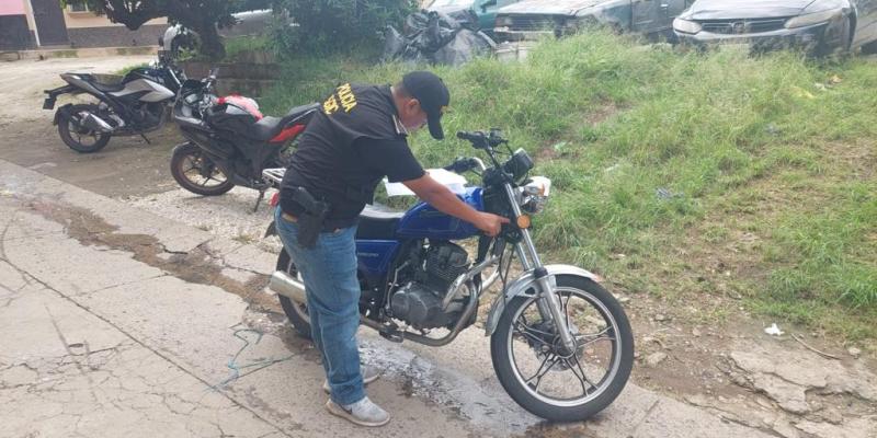 Investigadores policiales localizan 30 vehículos involucrados en hechos irregulares