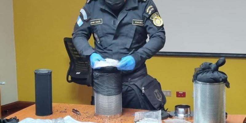 Inspección en encomienda permite localización de cocaína