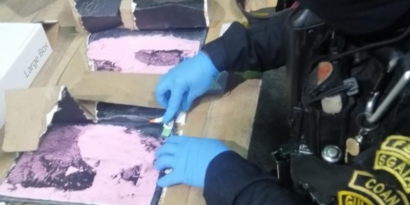 PNC decomisa droga en bodega de encomiendas