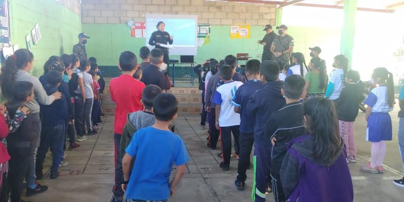 Prevención del Delito imparte charlas en Escuela Vacacional Policial