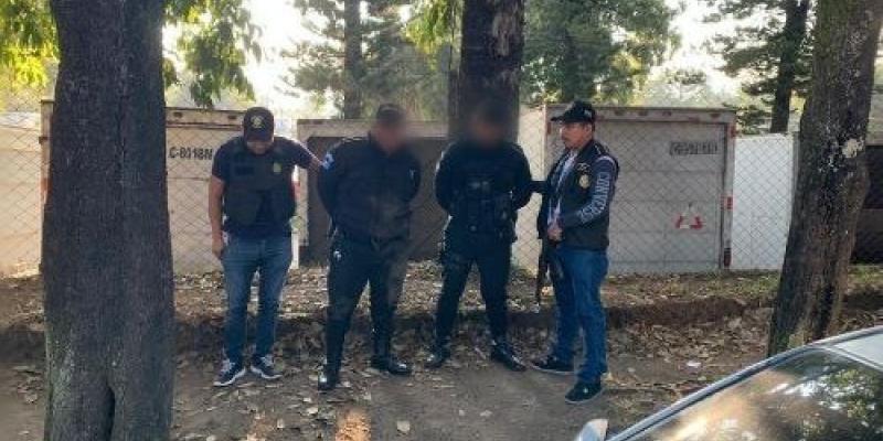 Inspectoría General captura a dos agentes luego de denuncia ciudadana