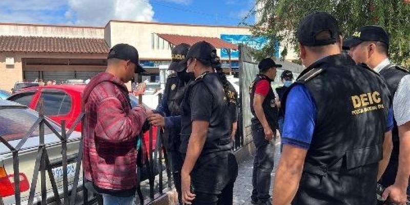 PNC ejecuta operativos en Centro de Emisión de Pasaportes para evitar estafas