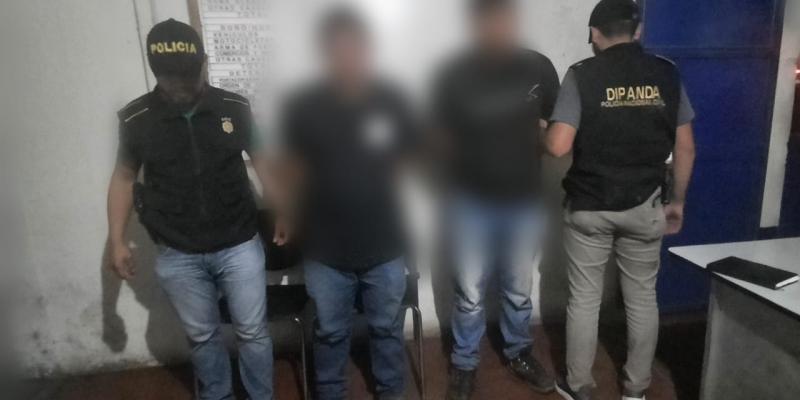 Investigadores capturan a dos personas por portación de armas de fuego
