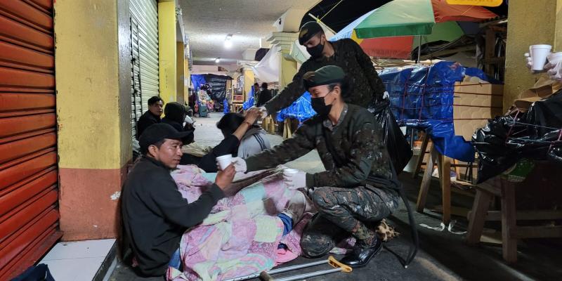 Ejército de Guatemala realiza acciones de prevención ante temporada fría en el departamento de San Marcos