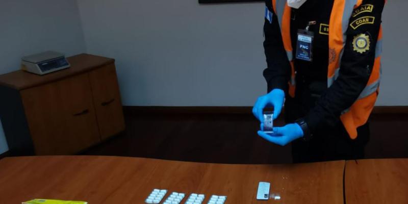 PNC decomisa metanfetamina en bodega de encomiendas