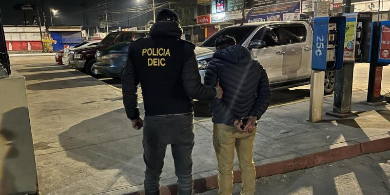 Recorrido de seguridad permite la detención de tres personas por robo