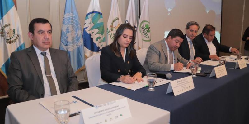 FIRMA DE ACUERDO DEL PROYECTO RELIVE: MEDIOS DE VIDA RESILIENTES DE PEQUEÑOS AGRICULTORES VULNERABLES EN LOS PAISAJES MAYAS Y CORREDOR SECO DE GUATEMALA
