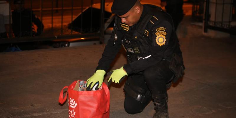 Personal policial captura a persona que trasladaba 5 explosivos artesanales