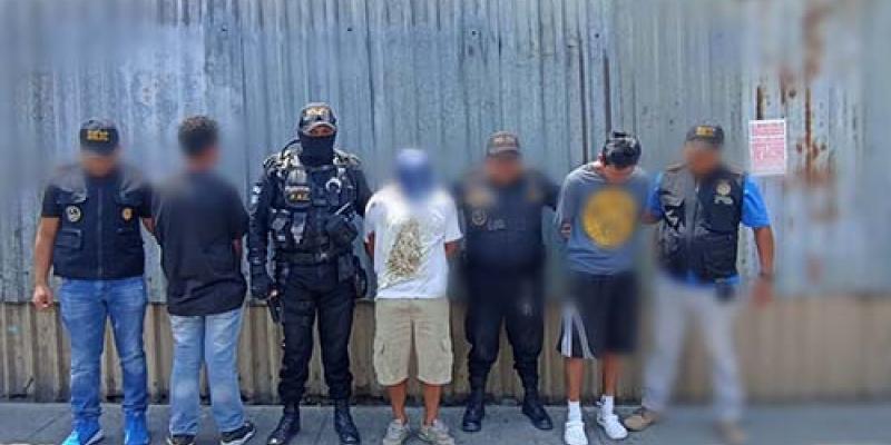 Pandilleros sorprendidos cuando recogían dinero de una extorsión