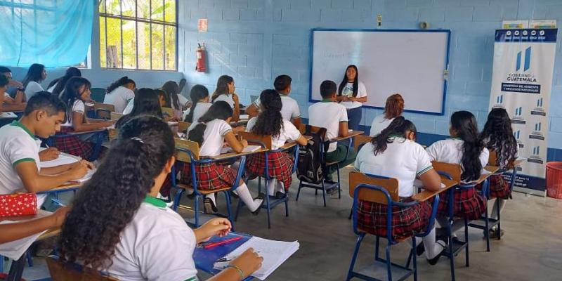 Estudiantes de Las Cruces, Petén concluyen diplomado de Guardianes Ecológicos