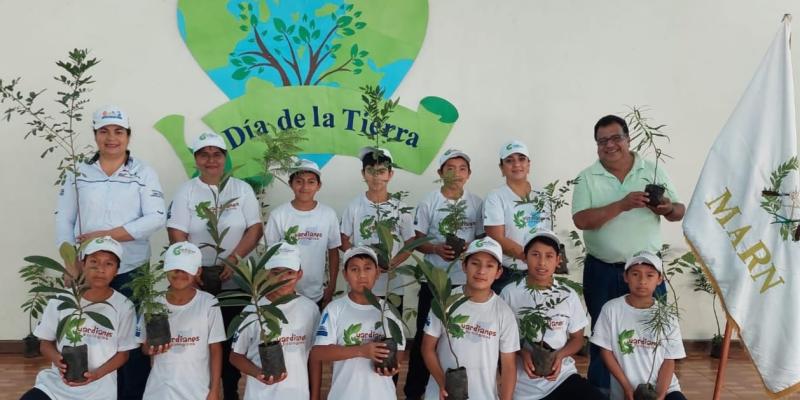 Con educación ambiental, estudiantes de Mixco y Guatemala celebran el Día de la Tierra