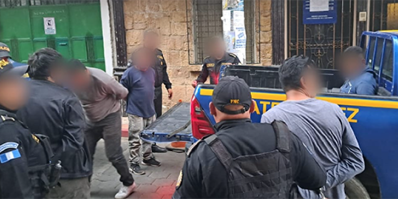 Denuncia permite captura de presuntos responsables del robo de un camión con mercadería