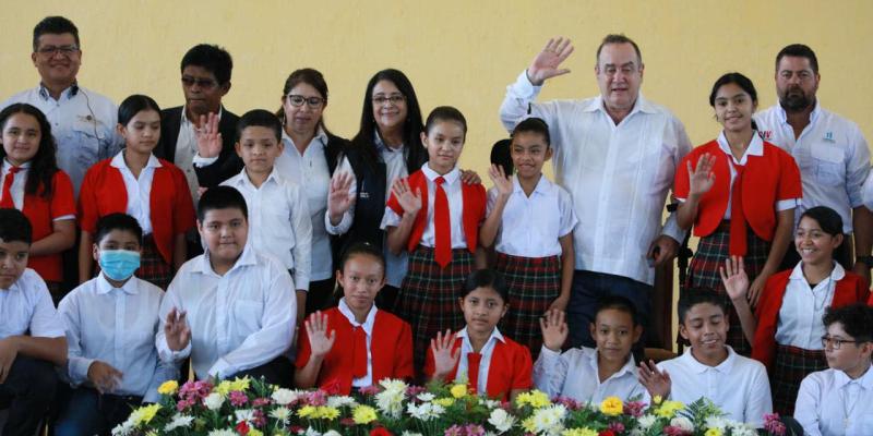 Autoridades de Gobierno participan en reapertura de Escuela de preprimaria y primaria en Salamá, Baja Verapaz