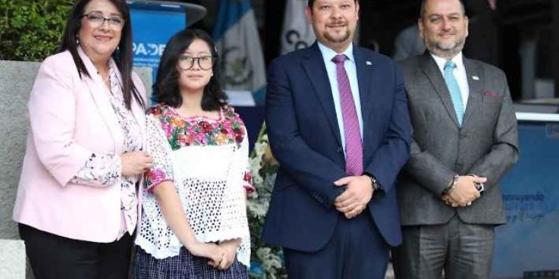 COPADEH distingue al MINEDUC como "Embajador de la Paz"