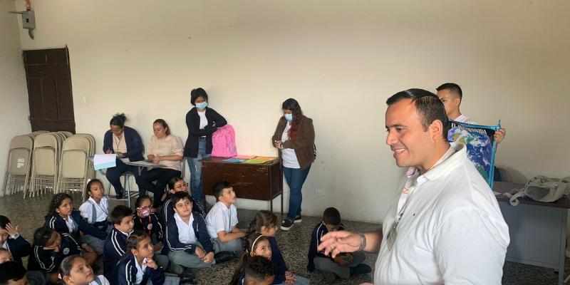 Educación ambiental a niños de Jalapa para conservar el medioambiente 