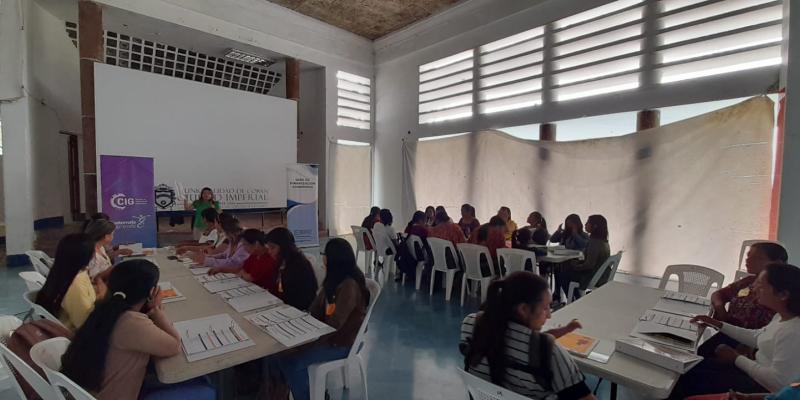 Emprendedoras participan en el lanzamiento del programa "emprendedora chispuda" en Alta Verapaz