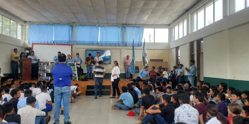 Escolares de Cobán capacitados para cuidar el medio ambiente