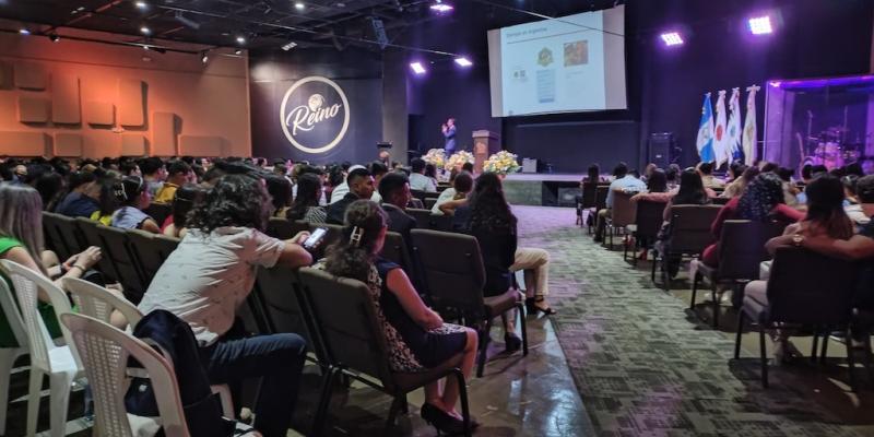 Universitarios de Zacapa reciben capacitación sobre financiamiento de negocios
