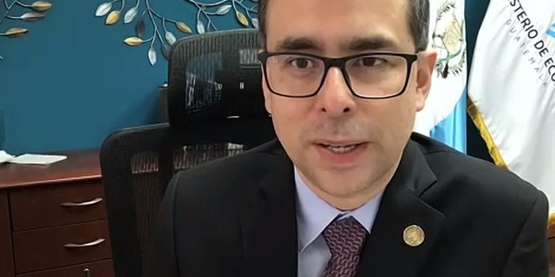 Viceministro de la Mipyme en reunión virtual sobre emprendiendo desde la escuela