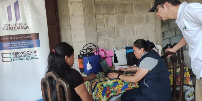 Mujeres reciben capacitación sobre diagnostico empresarial