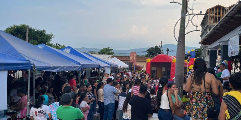 Emprendedores y público en general disfrutan de la Feria de emprendimiento en Jutiapa