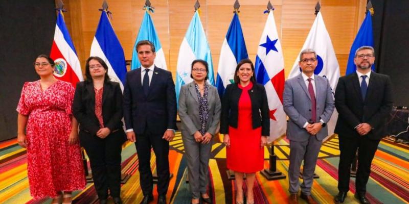 Autoridades de economía de la región presidieron COMIECO.