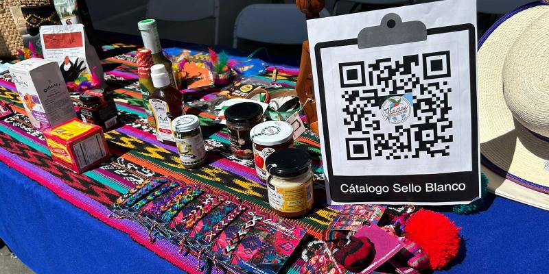 Exposición de Productos con distintivo Sello Blanco en los Angeles, California