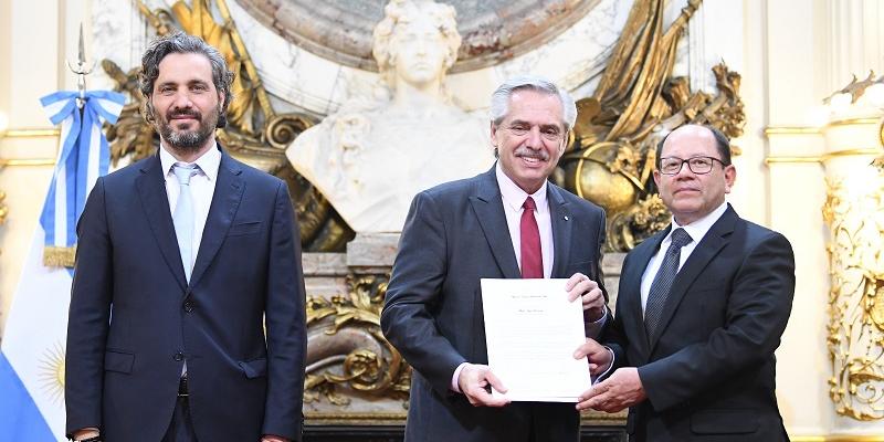 Embajador guatemalteco presenta cartas credenciales a presidente de Argentina 