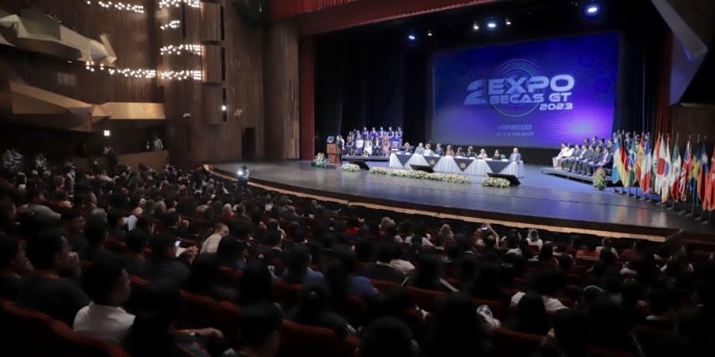 Inauguración de segunda Expo Becas 2023 en el Teatro Nacional.