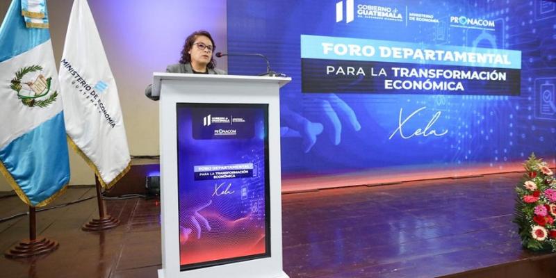 La ministra de Economía, Luz Pérez, presidió evento.