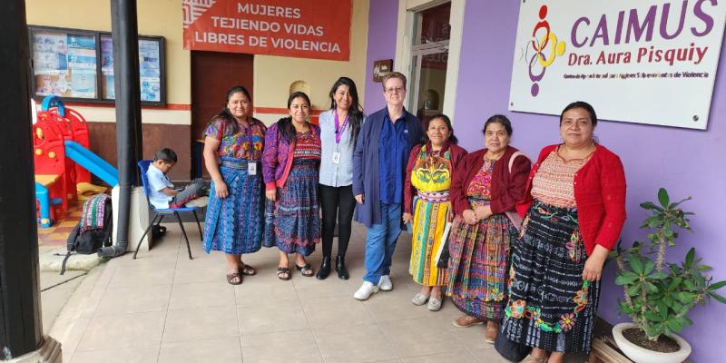 La Secretaria Presidencial de la Mujer, Ana Leticia Aguilar Theissen, visitó el Centro de Apoyo Integral para las Mujeres Sobrevivientes de Violencia -CAIMUS Dra. Aura Pisquiy-, del departamento de Totonicapán.