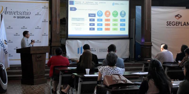 Socializan resultados de fichas de opinión técnica.