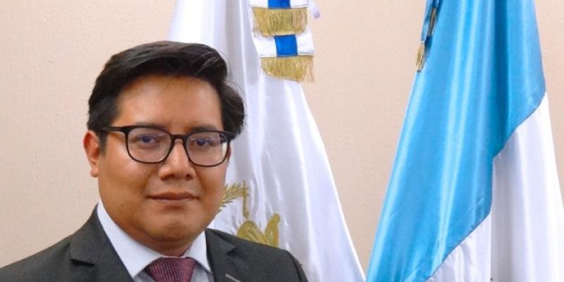 Licenciado Edie Cux García