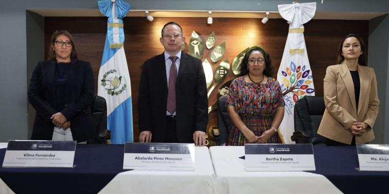 Ministro y Viceministras