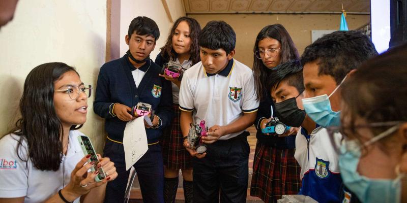 Fomentar la participación de las niñas en las TICs