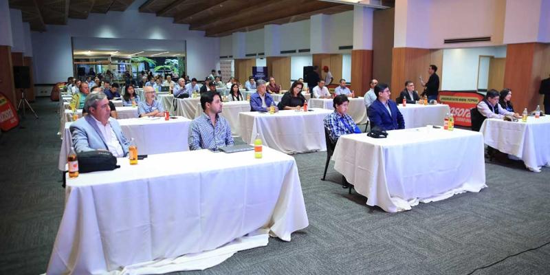 Ganaderos conocen experiencias para enfrentar el cambio climático