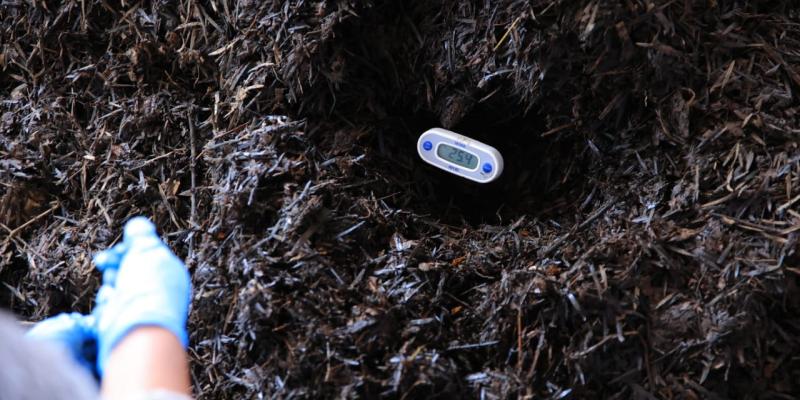 Soldados se capacitan en la elaboración de abono orgánico bocashi