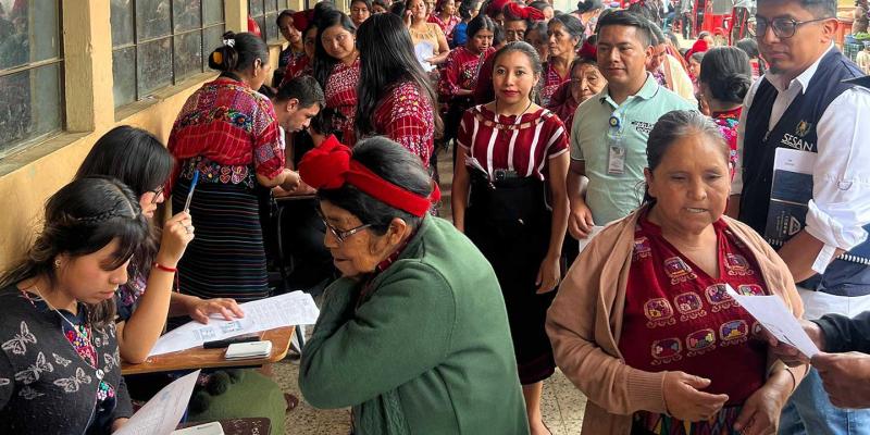 Entregan asistencia alimentaria a familias de Huehuetenango