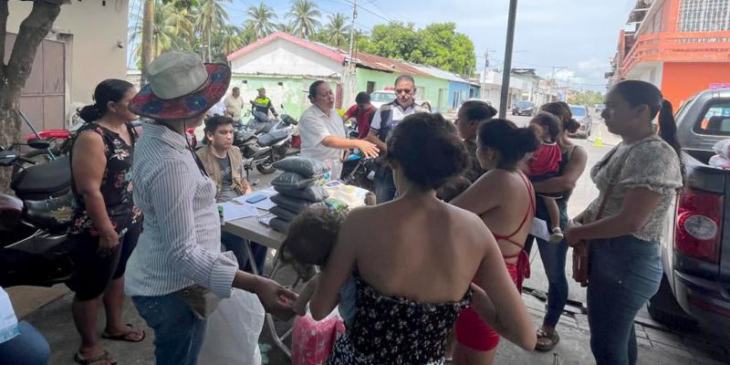 Familias de niños y niñas con desnutrición aguda reciben alimentos
