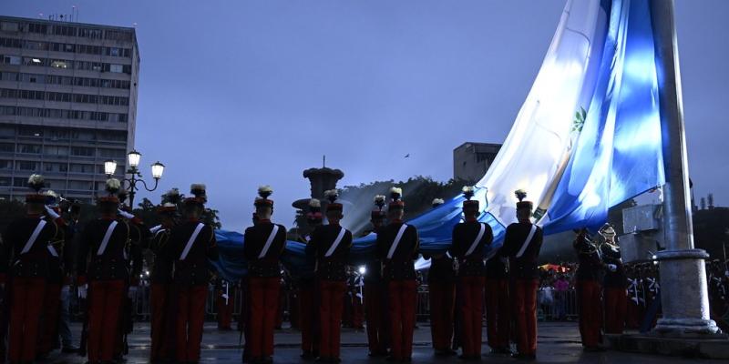 Arriada de la Bandera marca final de festejos patrios