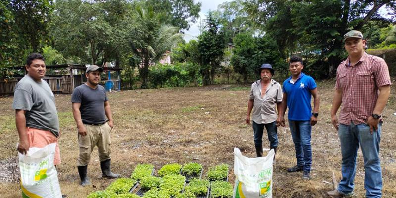 Entrega parcela demostrativa en Flores