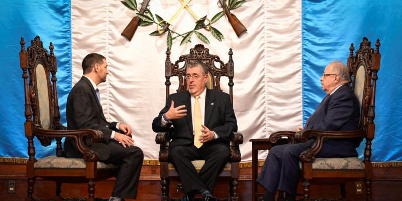 Presidente Bernardo Arévalo y Canciller Carlos Martínez