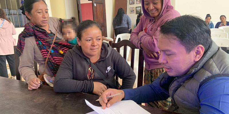 Impulsan ahorro y crédito comunitario con mujeres agricultoras de Parramos