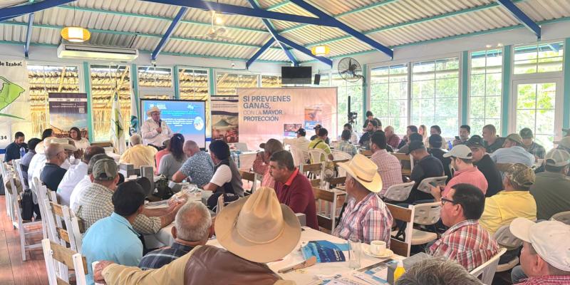 Ganaderos se capacitan para prevenir la propagación del Gusano Barrenador del Ganado 